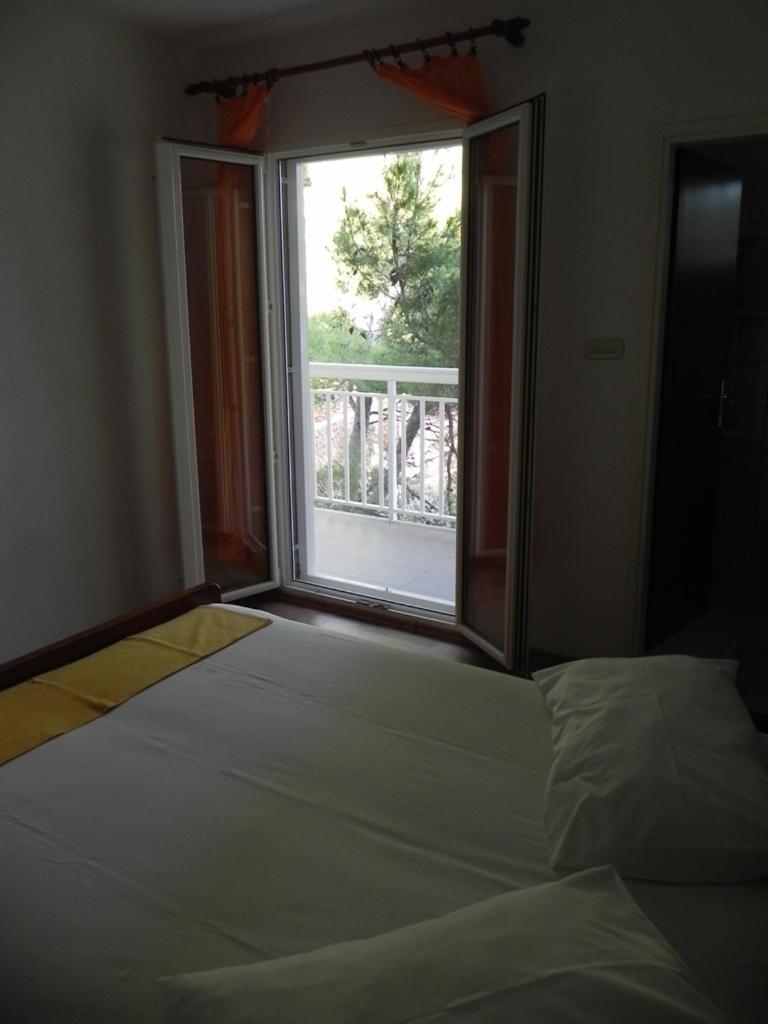Apartments By The Sea Sveta Nedilja, Hvar - 11433 Света Неделя Стая снимка